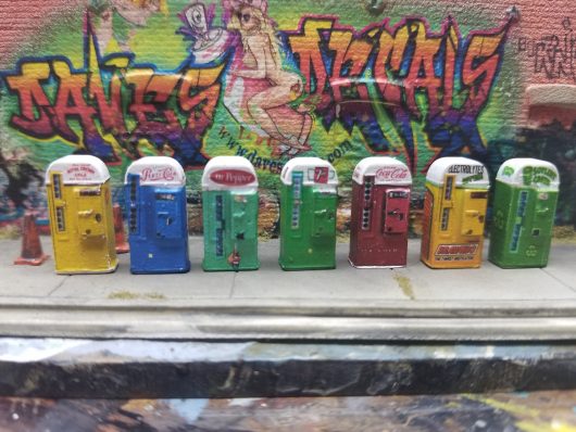 1:87 HO SCALE VENDO STYLE SODA MACHINE UN-LIT(Built)