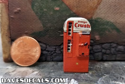 1:48 O SCALE VENDO SODA MACHINE UN-LIT(Built) - Image 3