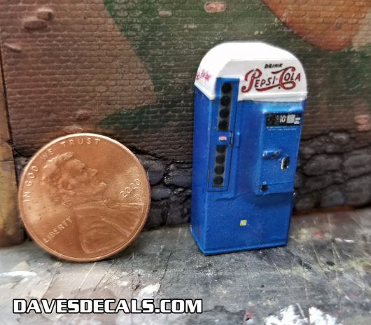 1:48 O SCALE VENDO SODA MACHINE UN-LIT(Built) - Image 7