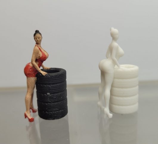 F007 - TIRE GIRL