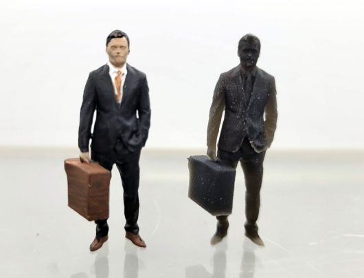 F003 - BUSINESSMAN w/ BRIEFCASE