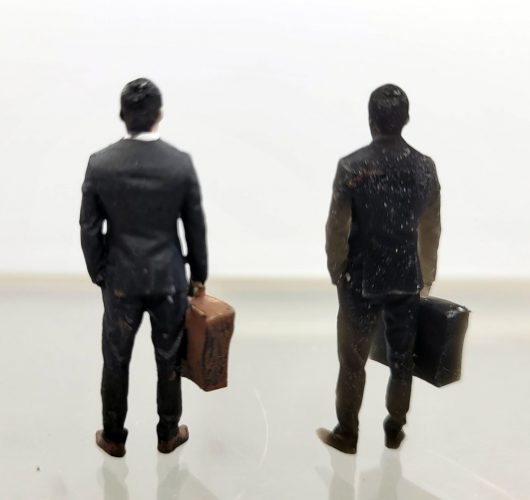 F003 - BUSINESSMAN w/ BRIEFCASE - Image 3