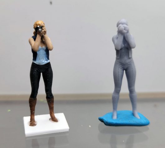 F011 - CAMERA GIRL 1