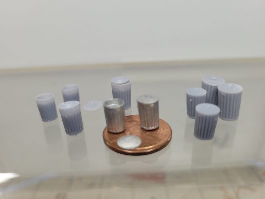1:87 HO TRASH CANS 10 PCS.  (UNPAINTED)