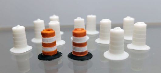1:87 HO ROAD BARRELS 12 PCS.  (UNPAINTED)